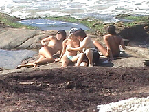Lésbicas naturistas - Flagras na Praia