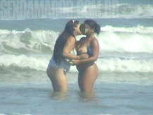 Lésbicas na praia - Flagras na Praia